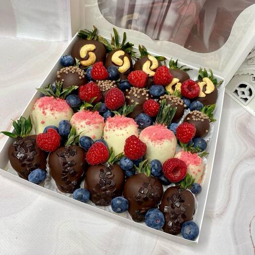 Клубника в шоколаде «Sweet Melody Box»