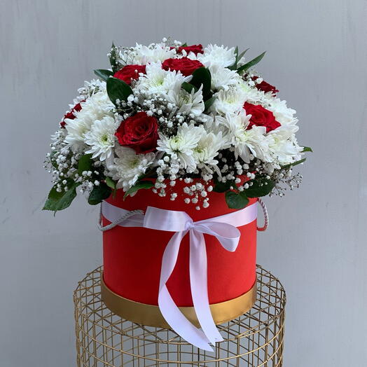 A festive mix flower arrangement