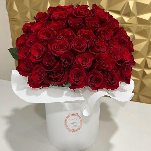 Bouquet of red roses 51 in hat box