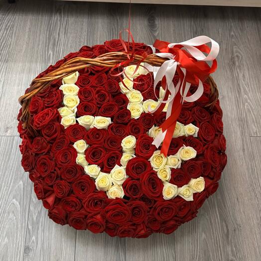 Корзина с розами LOVE