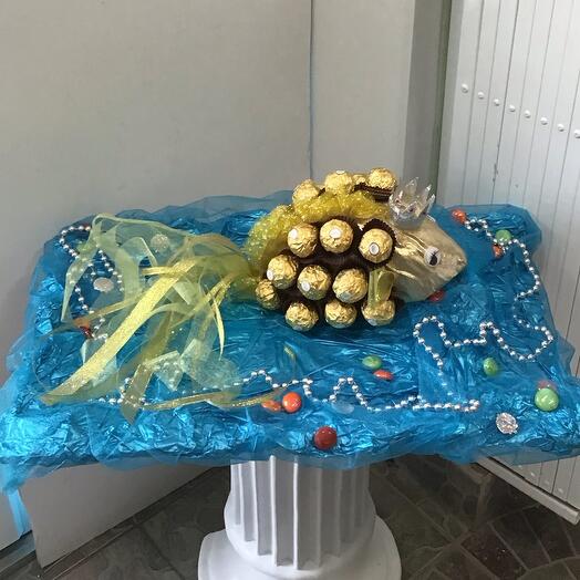 Рыбка золотая с Ferrero Rocher
