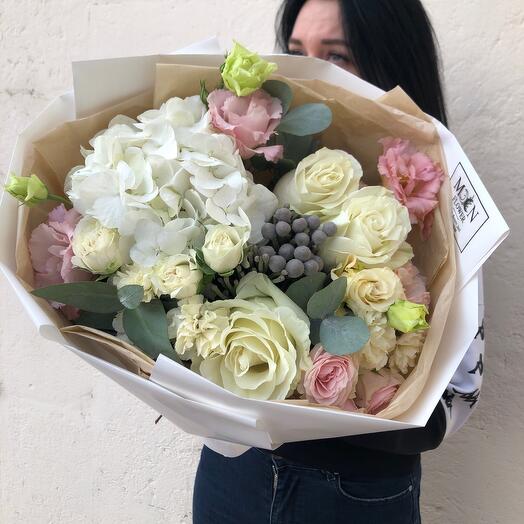 A bouquet for your beloved in delicate shades