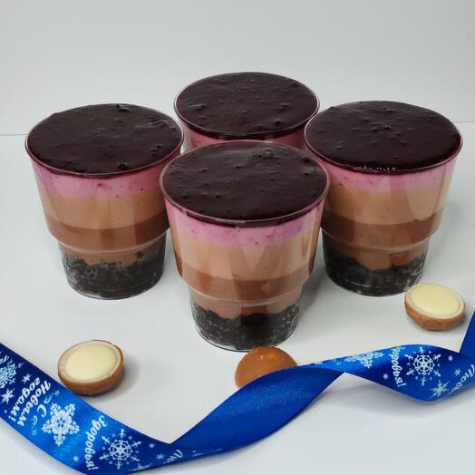 Муссовый трайфл Шоколадная смородина, набор 4 стаканчика