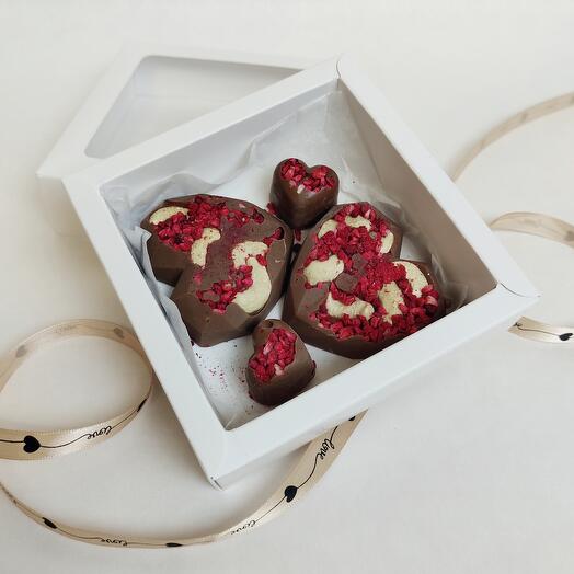 Бельгийский шоколад ручной работы с малиной и кешью ️🍫️