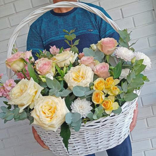 Корзина с цветами большая