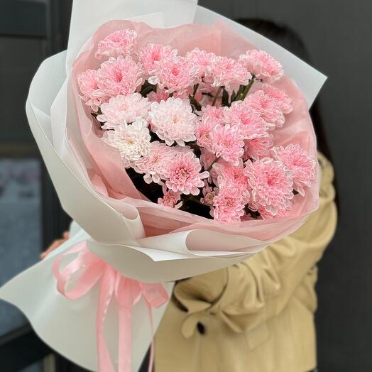 Букет из 5 нежных хризантем