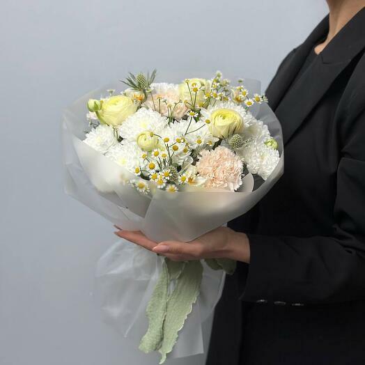 Tender Bouquet with Ranunculus and Dianthus