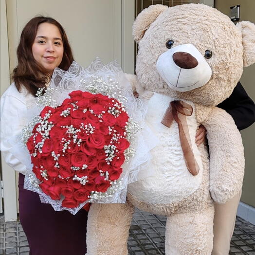 Oso gigante con  50 rosas