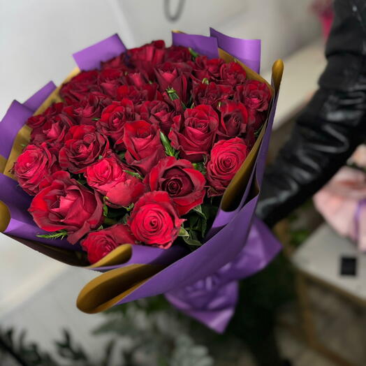 Bənövşəyi gül buketi