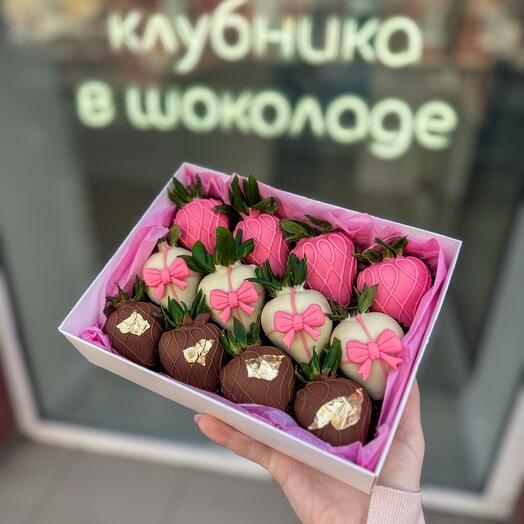 Chocolate-covered strawberries 12 pcs.