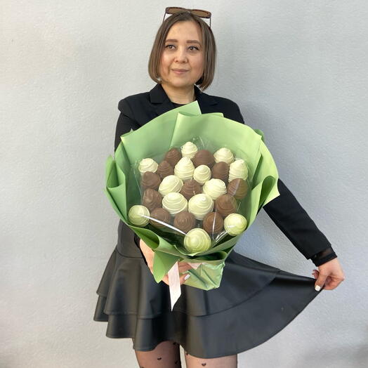 Клубника в шоколаде в букете Мята