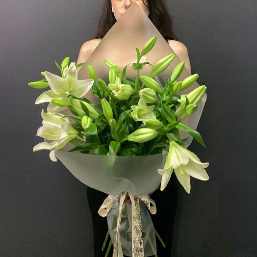 Букет из белых лилий в упаковке, 9 шт