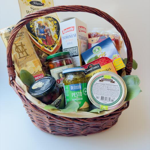 Подарочная корзина «Итальянский ужин» (заморские сыры и деликатесы)