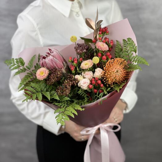 Bouquet with protea Bridgerton