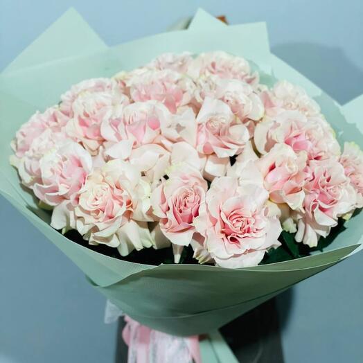 Airy large bouquet of pink French roses
