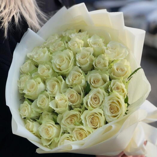 Букет цветов из 33 белых роз