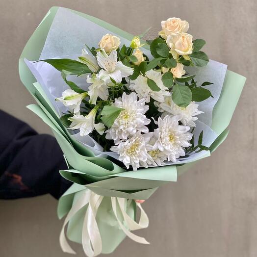 A miniature bouquet with a stable composition