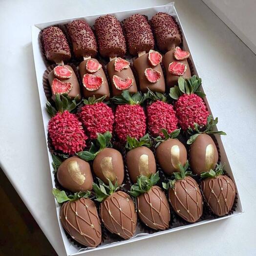 Fresas y plátanos cubiertos de chocolate