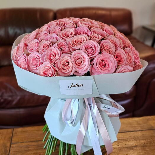 100 pink roses