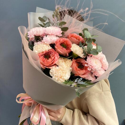 Букет пионовидных роз с хризантемами 🌸