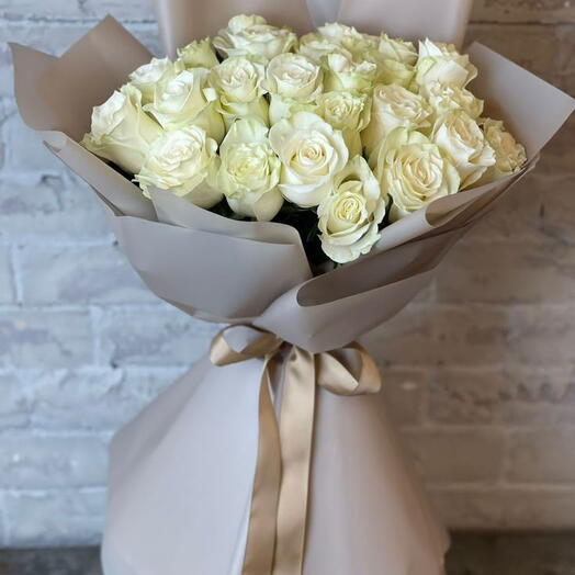 25 White Rose Bouquet