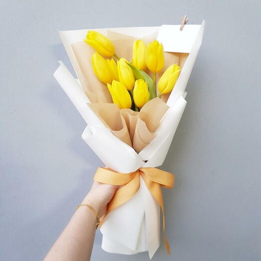 9 Yellow Tulips