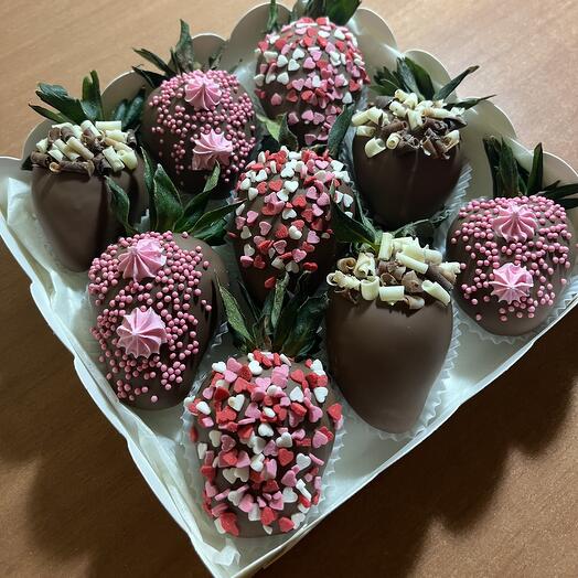 Клубника в шоколаде Розовое чудо