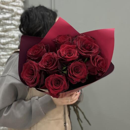 Красные розы 9 штук