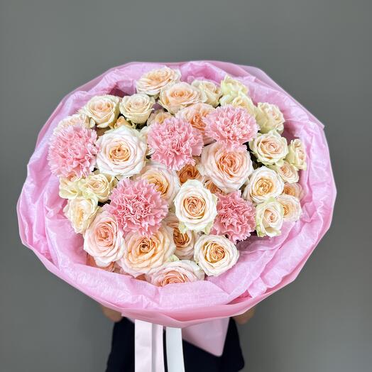Кустовые розы с диантусами 🩷🧡