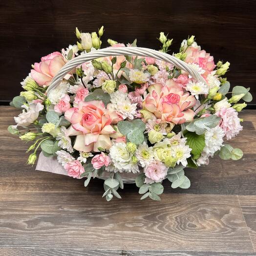 Корзина с цветами ОТ ВСЕЙ ДУШИ