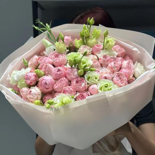 Микс эустомы и кустовых пионовидных роз