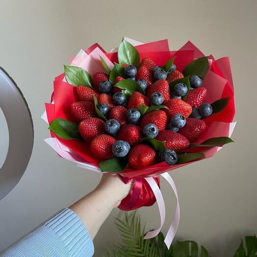 Клубника+голубика/съедобный букет