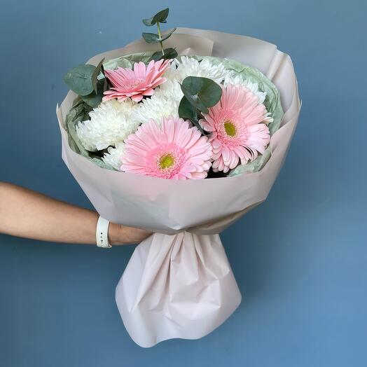 Герберы с хризантемами