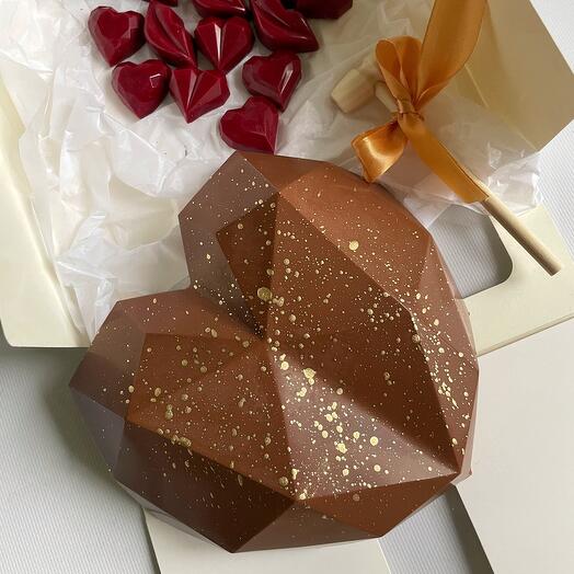 Сердце-сюрприз с молотком с шоколадными конфетами