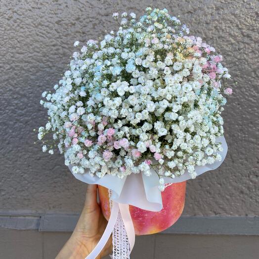 Virágdoboz színes gipsophilával