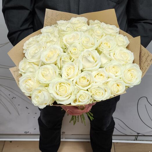 35 rosas blancas