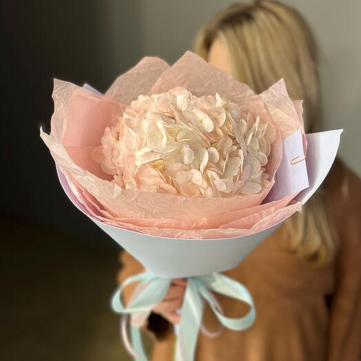 Hydrangea bouquet with raspberries