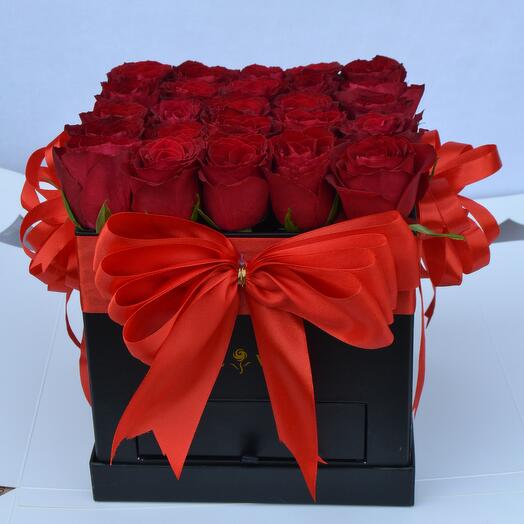 25 Red Roses In Box