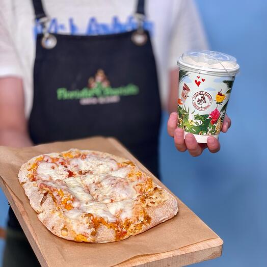 Deliciosa pizza romana y capuchino 🤗