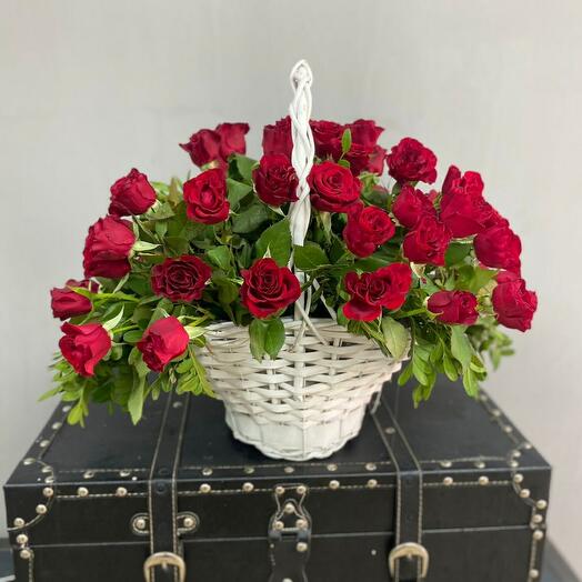 Корзина с розами 55 шт