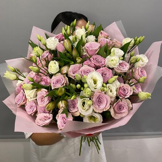 Rosas arbustivas y eustoma
