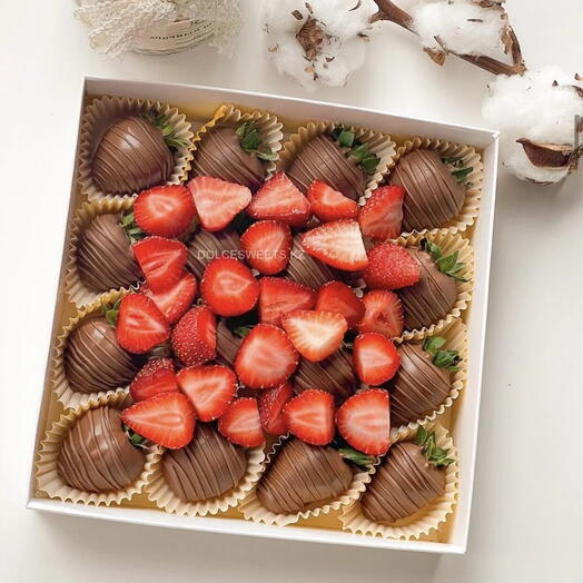 Strawberry box 16 pcs