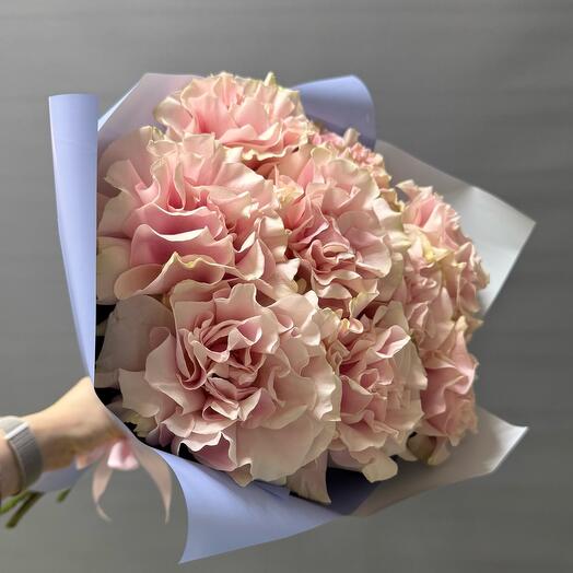 Bouquet of pink French roses