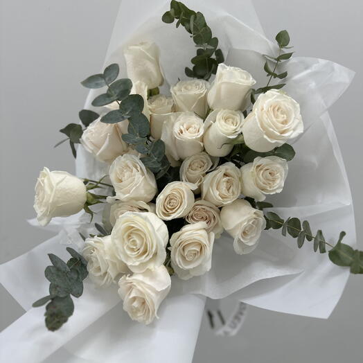 25 premium white roses