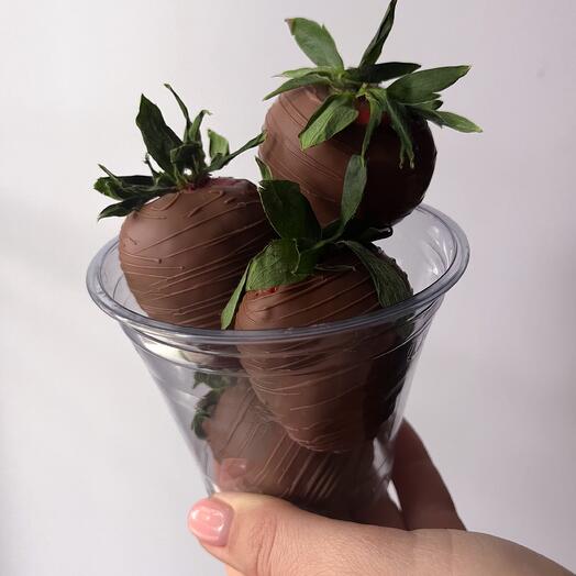 Клубника в шоколаде (4 шт)