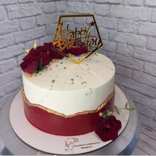 Cake with fresh flowers