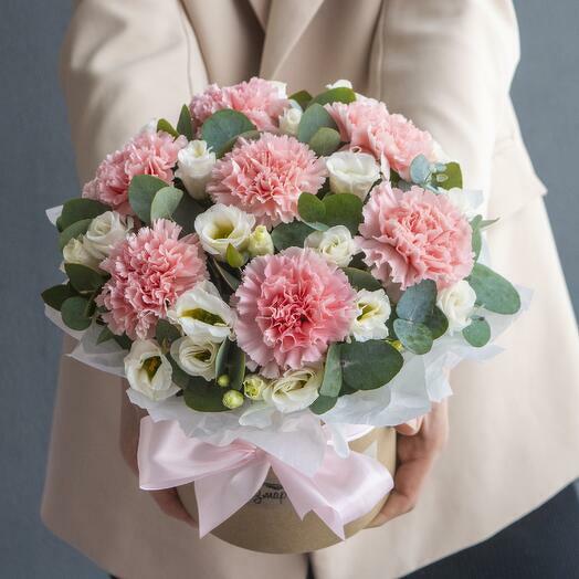 Box of carnation and lisianthus -601