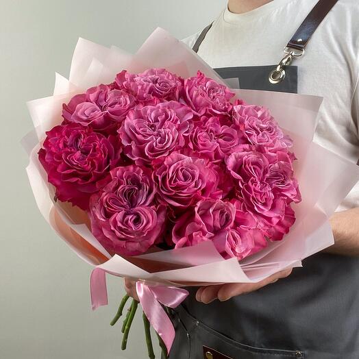 Monobucket of 11 peony-shaped roses Country Blues
