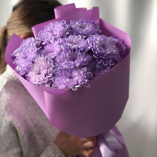 Стильный букет кустовых хризантем в оформлении 💜