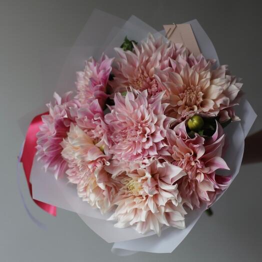 Bouquet of 9 large garden dahlias
